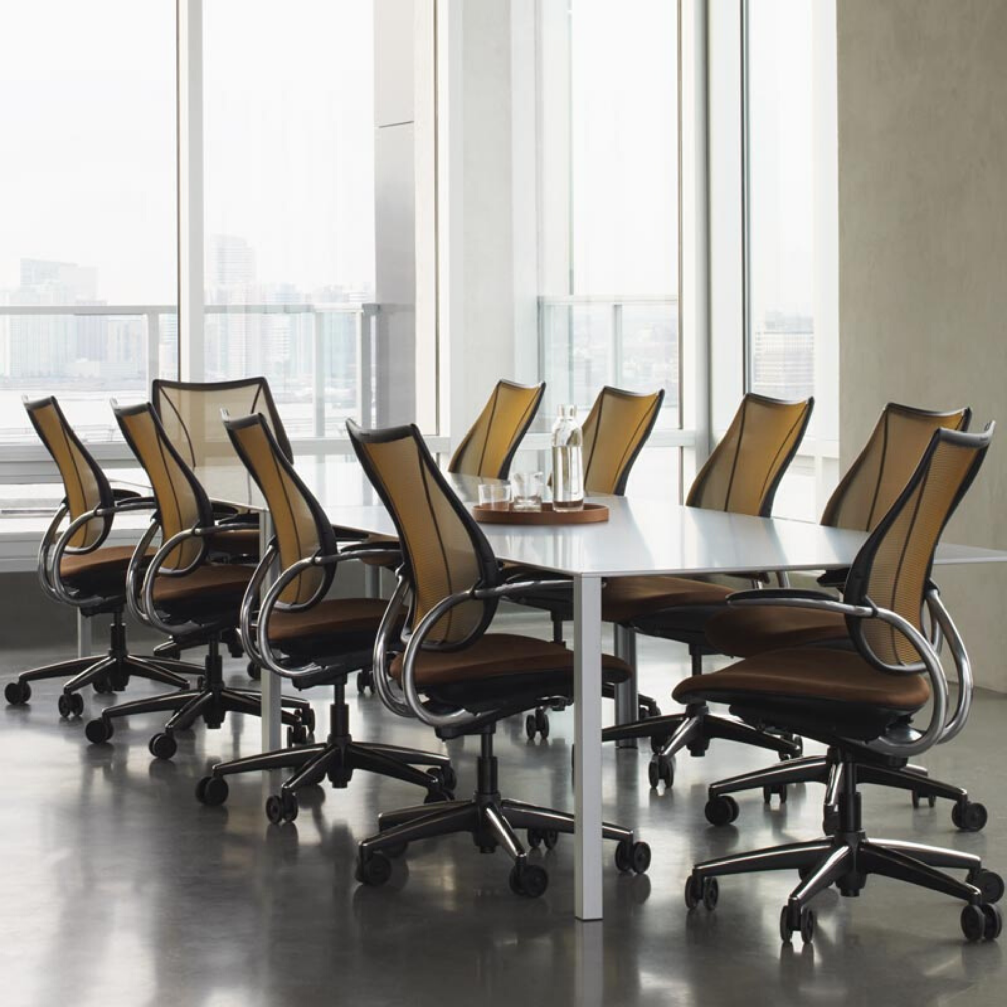 humanscale-liberty-chair-sitting-in-office-meeting-space